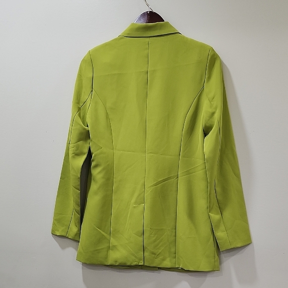Vibrant Lime Green Blazer Chic and Modern Look He has that little spot. - Picture 10 of 10